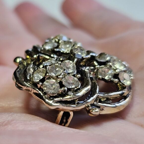 W.M.C.A. (White Metal Casters Association) vintage Gold white rhinestone brooch - Picture 3 of 9